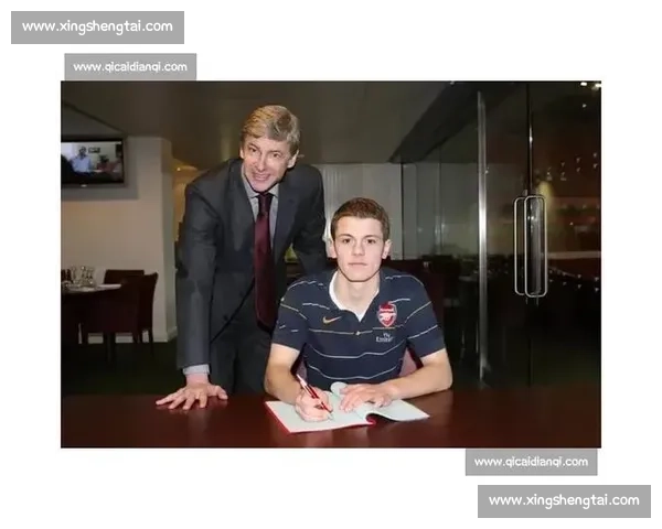 沙尔克官宣签下 22 岁德国中场法齐，合同至 2029 年