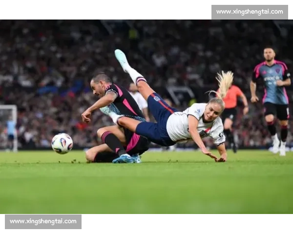 博努奇社交媒体发文引关注：慈善赛飞铲争议后与霍顿合影互动